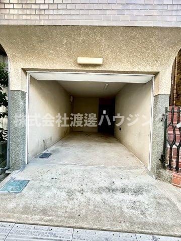 八尾市佐堂町1丁目一戸建の駐車場|車高1740まで。