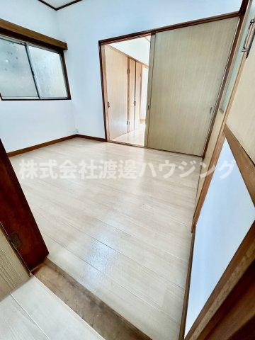 八尾市佐堂町1丁目一戸建の洋室