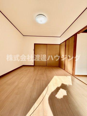 八尾市佐堂町1丁目一戸建の洋室