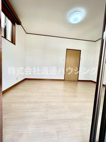 八尾市佐堂町1丁目一戸建の洋室