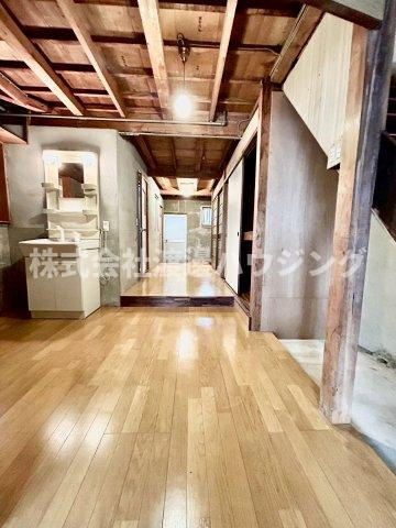 八尾市佐堂町1丁目一戸建の内装