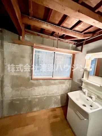 八尾市佐堂町1丁目一戸建のその他|窓