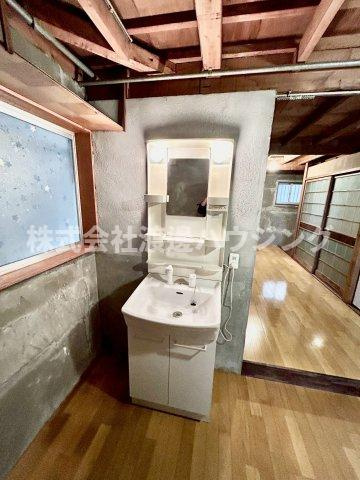 八尾市佐堂町1丁目一戸建の洗面所