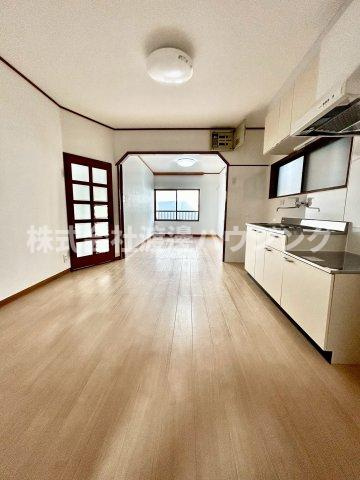 八尾市佐堂町1丁目一戸建の居間・リビング