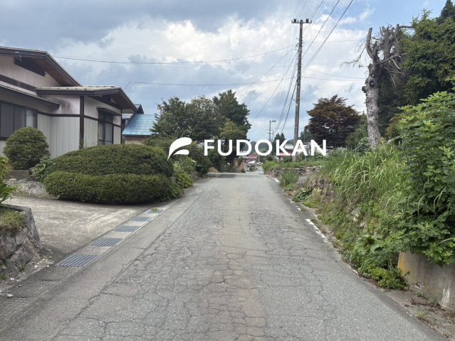 尾花沢市大字五十沢【中古住宅】の前面道路含む現地写真|前面道路