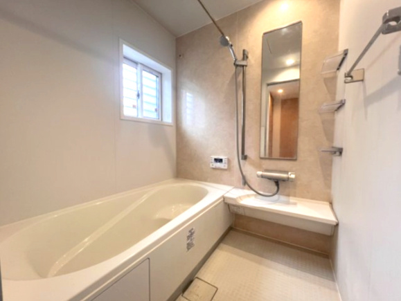 小山市城西中古戸建、オール電化、駐車4台可の浴室