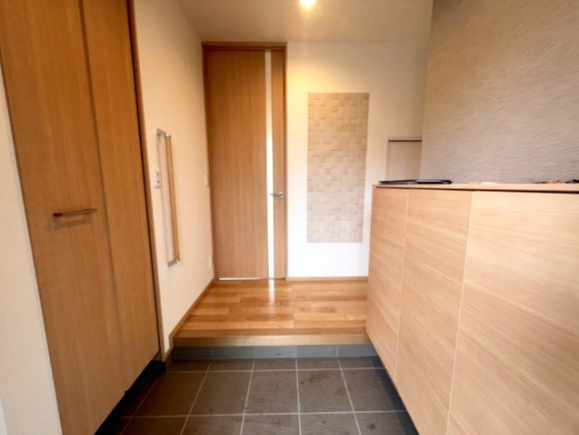 小山市城西中古戸建、オール電化、駐車4台可の玄関