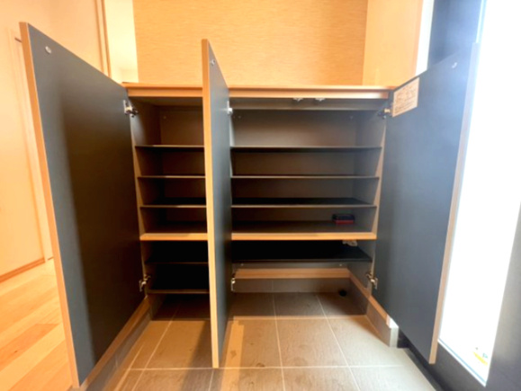 小山市城西中古戸建、オール電化、駐車4台可の収納|収納靴