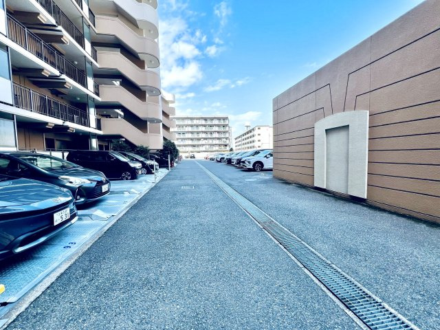 アルファスシティ大島の駐車場