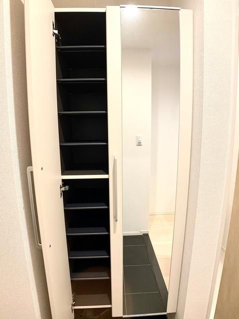 リテラス森下の玄関