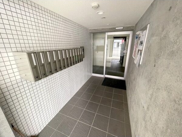 ロコベルソ月寒東のエントランス