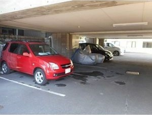 パルティーレ平岸の駐車場