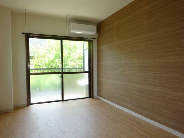 光ハイツの洋室