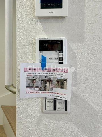 足立区中川5丁目新築分譲住宅の冷暖房・空調設備|【床暖房】冬は足元から暖めてくれる床暖房はエアコンとは違って埃が舞いませんので健康にも良さそうですね。