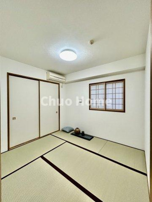 【和室】 | リリーベル墨田リバーコースト | 【和室】近年、和室が減ってきていますが見学中に聞きますとやはり人気が高いようです小さなお子様がいらっしゃる家庭では奥様の家事中にお子様のお昼寝場所にされているようです