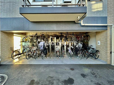【駐輪場】 | リリーベル墨田リバーコースト | 【自転車置き場】最新の空き状況や費用などの詳細は担当スタッフまでお問い合わせください。