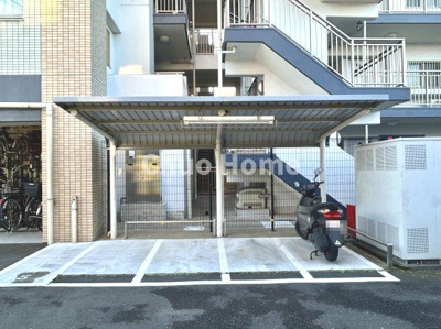 【駐車場】 | リリーベル墨田リバーコースト | 【バイク置場】最新の空き状況や費用などの詳細は担当スタッフまでお問い合わせください。