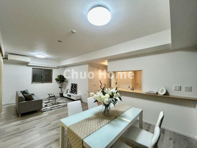 【キッチン】 | リリーベル墨田リバーコースト | 視界に広がりを生むオープンなキッチン。料理や片付けをしながら、家族との会話を楽しんだり、リビングで遊ぶ子どもを見守れます。ご見学時には家具の配置などもイメージしながらぜひご覧になって見て下さい。