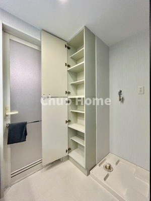 【ランドリースペース】 | リリーベル墨田リバーコースト | 【ランドリースペース】担当者がスケールを持ち歩いておりますので、ご見学時には現在お使いの洗濯機などがきちんと収まるかなどもチェックして下さい。見学前に測っておくと非常に便利だと思います。