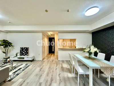 【居間・リビング】 | リリーベル墨田リバーコースト | 【居間・リビング】「ＬＤＫは家族団らんをデザイン」広いＬＤＫでは家族が集まり一緒の時間を過ごせる工夫がされております。何気ない一日の当たり前のひとコマがいつか一生の宝物になります