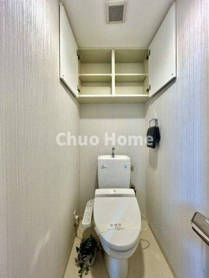 【トイレ】 | リリーベル墨田リバーコースト | 【トイレ】 収納スペースをしっかりと確保した温水洗浄便座機能付きトイレ。温水洗浄便座は清潔にお使いいただくための大切なアイテムです。