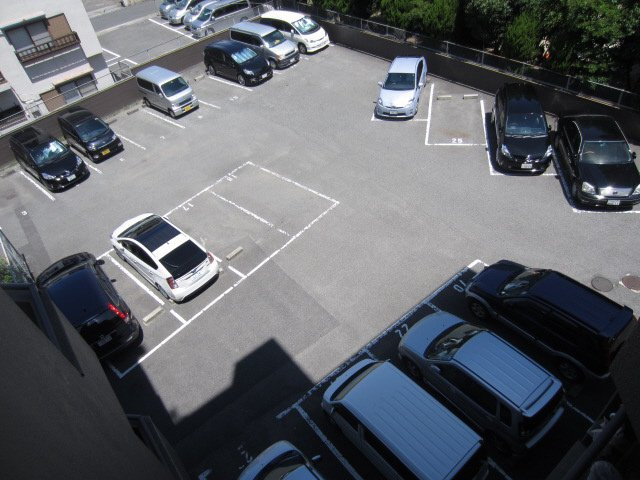 【駐車場】