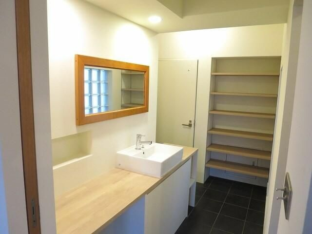 よつわビルの洗面所