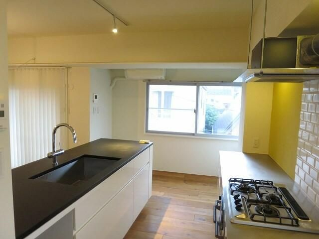 よつわビルのキッチン