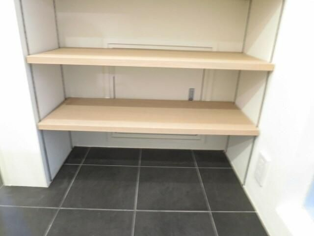 よつわビルの玄関