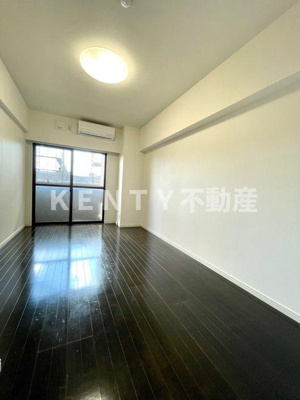 【居間・リビング】 | レジディア多摩川 | こちらの居間で趣味の時間をお楽しみください