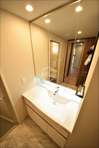 ローレルタワー御堂筋本町の独立洗面台|ローレルタワー御堂筋本町　洗面化粧台