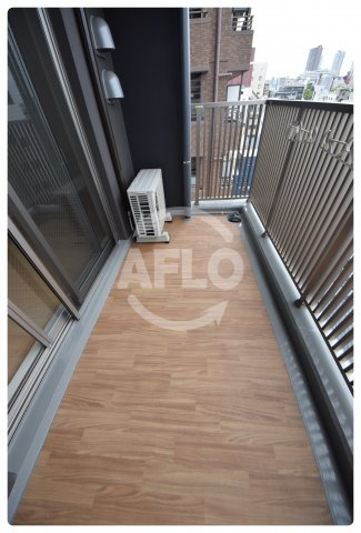 ヴィラ・セレーノ玉造本町　真田山小学校のバルコニー|ヴィラ・セレーノ玉造本町　バルコニー