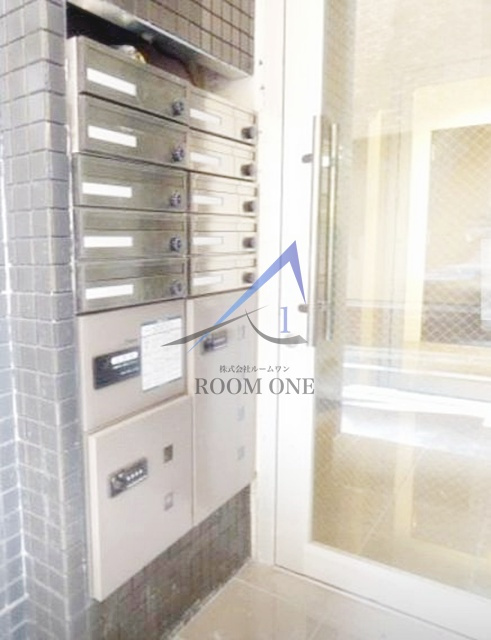 ｂ’ＣＡＳＡ東日暮里のその他共用部分|集合ポストと宅配ボックスです。