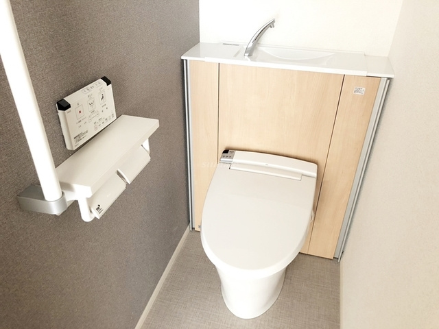 ＡＬＩＶＩＯのトイレ|温水洗浄便座ついてます☆