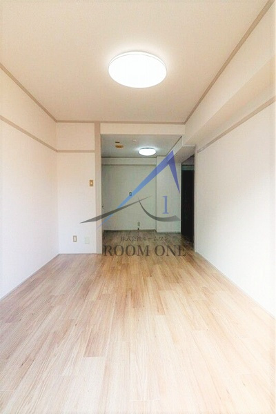 第一大津ビルの居間・リビング|洋室のお部屋です。