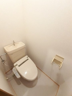 【トイレ】 | リバーサイド曲野Ａ | 清潔感のあるトイレです