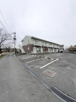 【駐車場】 | リバーサイド曲野Ａ | 車をお持ちの方に嬉しい駐車場付きの物件です