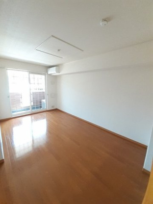 【居間・リビング】 | マ・シャンブル | ゆったり過ごせる居間です