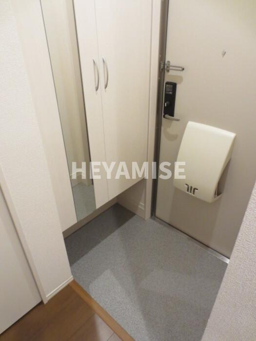 ウィットシバタの玄関