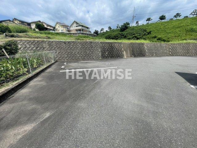 ウィットシバタの駐車場