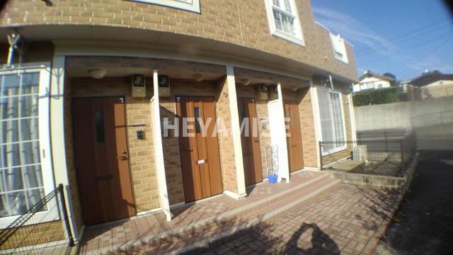 グリーンヒル三城Aの玄関