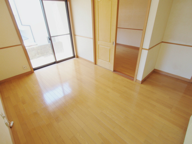 ムーンパディ船越の居間・リビング