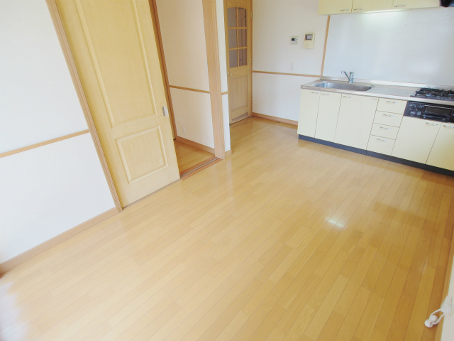 ムーンパディ船越の居間・リビング