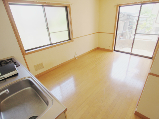 ムーンパディ船越の居間・リビング