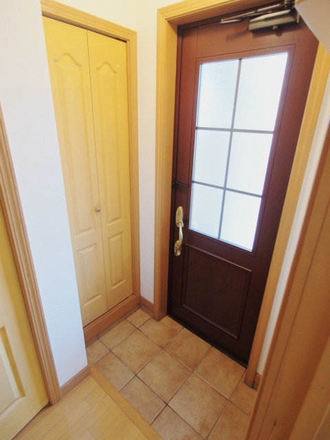 ムーンパディ船越の玄関