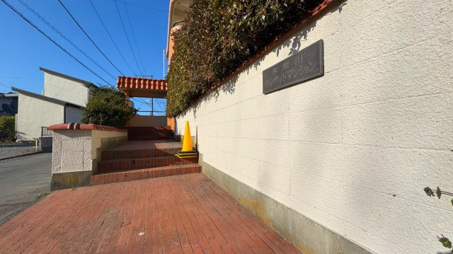 木瀬川リバーサイドマンションのエントランス