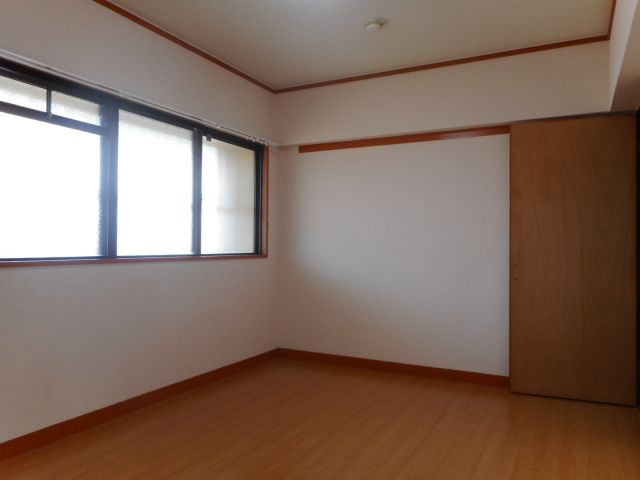 木瀬川リバーサイドマンションの洋室