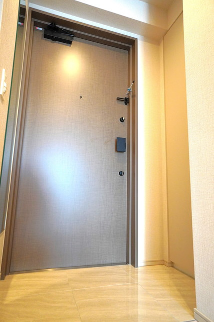 Ｊ．ＧＲＡＮ　Ｃｏｕｒｔ　品川西大井ＷＥＳＴの玄関|※写真は同タイプ住戸です。