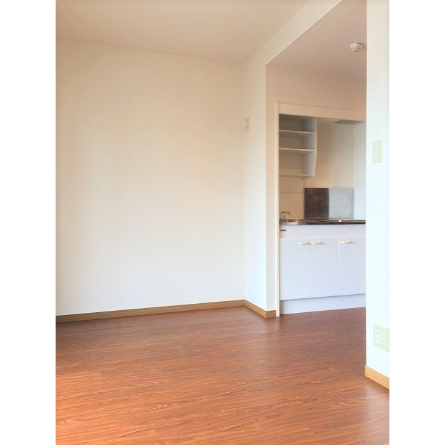 ラ・フロレスタ壱番館の居間・リビング|洋室