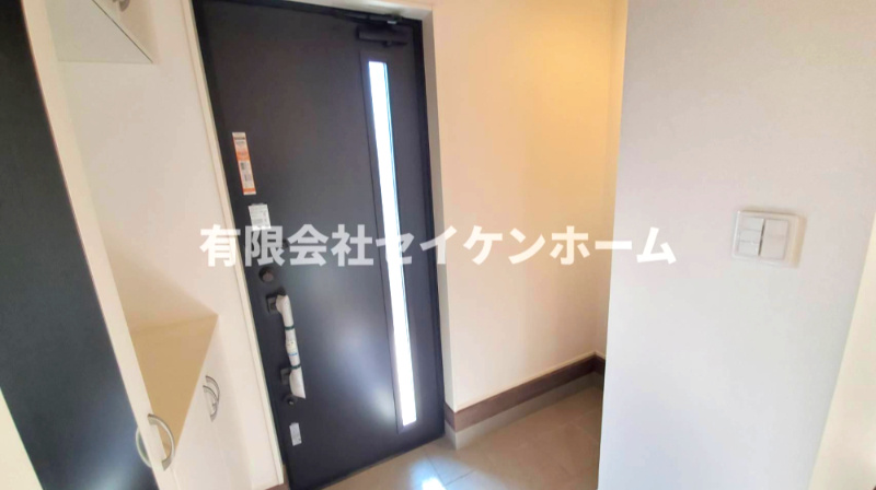 羽生市加羽ケ崎　新築住宅（平屋建て）太陽光パネル搭載の玄関